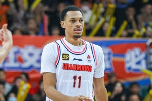 九游官网入口-疯狂打铁贝兹利半场9中1&amp;三分4中0 仅得7分3板1断1帽