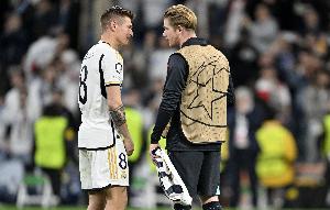 九游官网入口-两位大师！35岁克罗斯致敬33岁德布劳内：特别的球员，祝福！