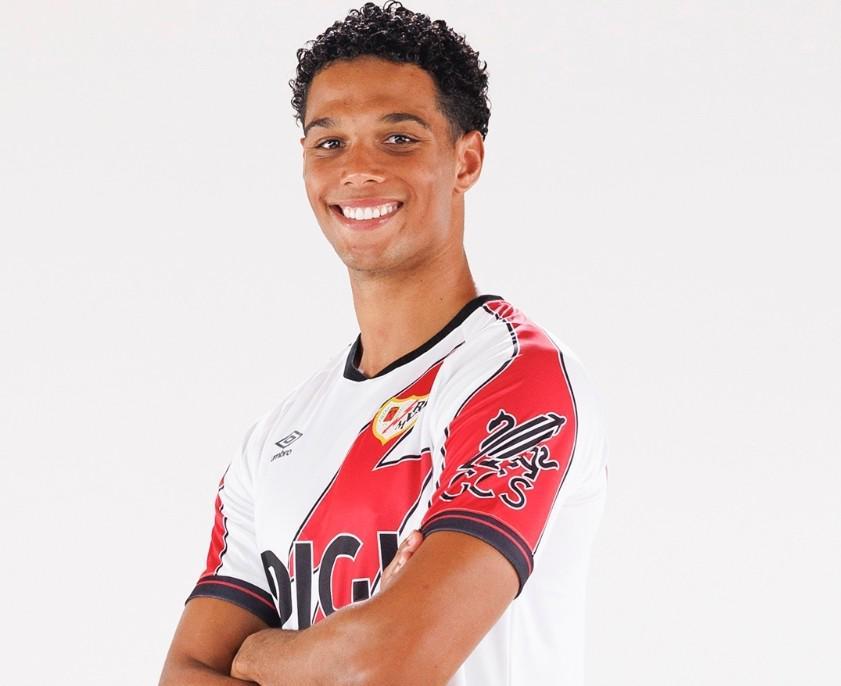 九游官网入口-官方：埃托奥之子艾蒂安-埃托奥租借加盟黄潜，他将为B队效力